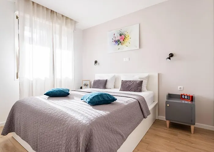 Center Apartment Pia Omis